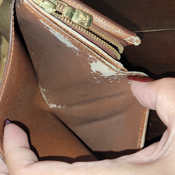 Authentic Louis Vuitton compact wallet - Picture 9 of 11